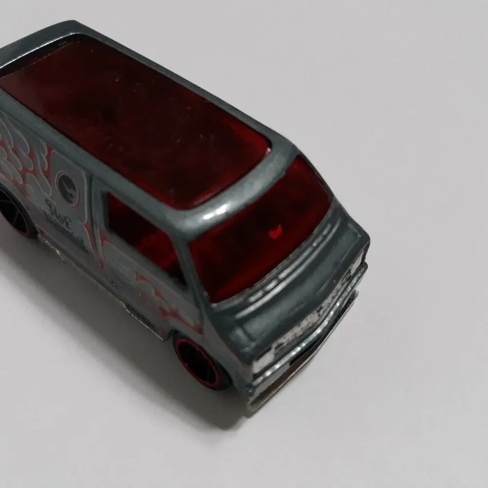 HOT WHEELS CUSTOM '77 DODGE VAN Mattel Die-Cast 2007 Silver with red flames